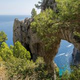 Blick auf den Arco Naturale auf Capri