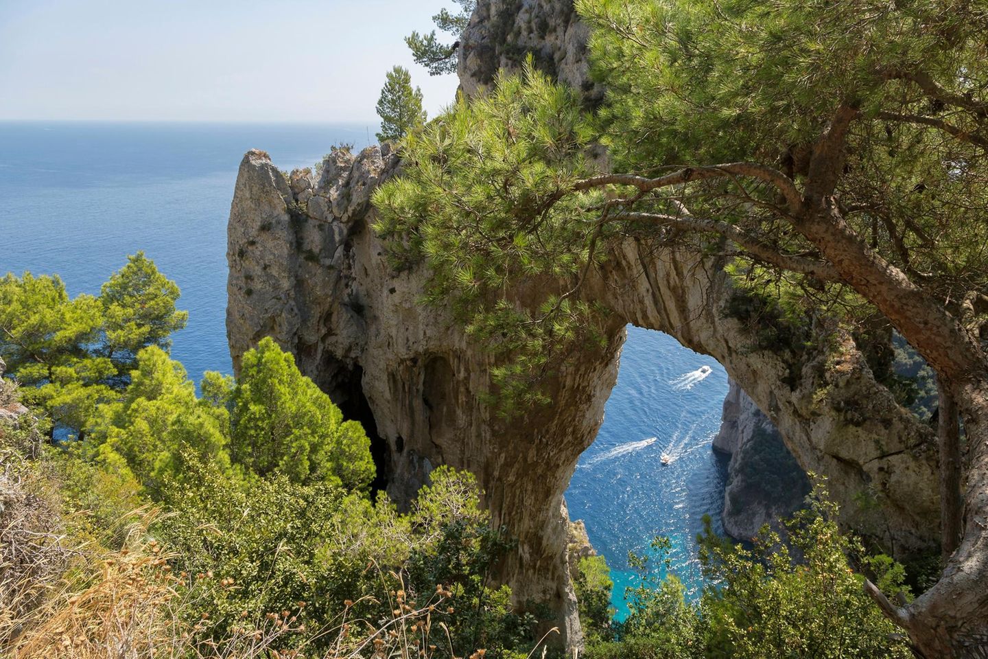 Blick auf den Arco Naturale auf Capri