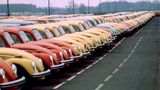 Wolfsburg Parkplatz mit produzierten VW-Käfer auf dem Gelände des VW-Werk