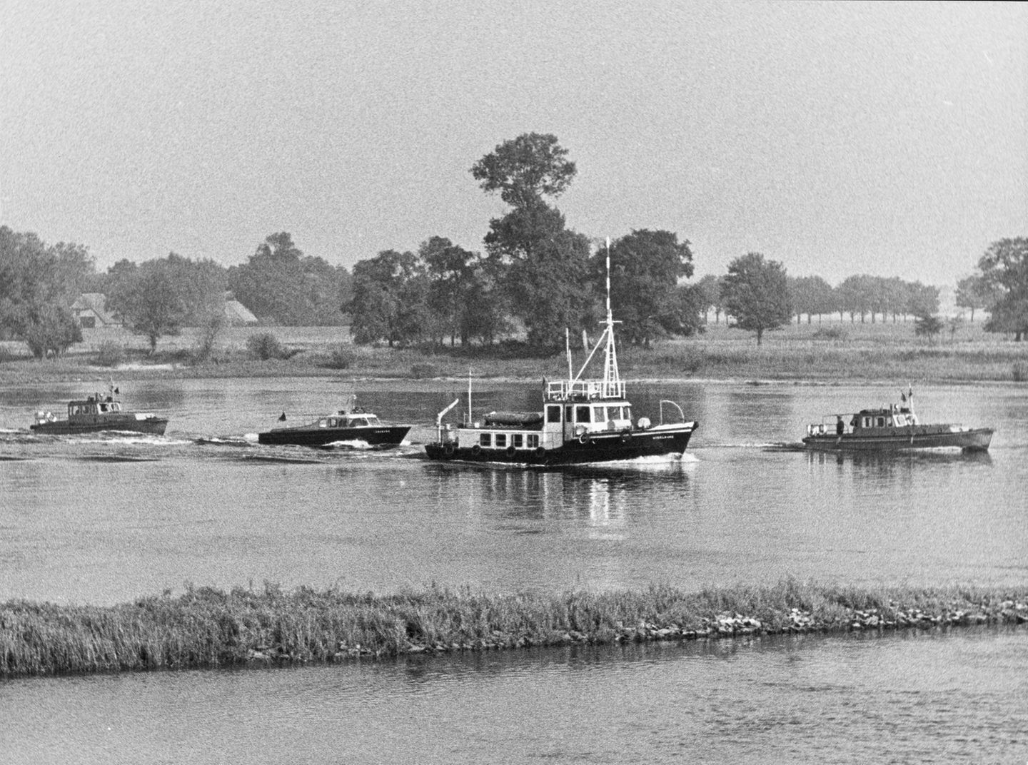 Ost- und westdeutsche Boote auf der Elbe, 1964