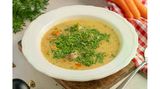 Zutaten für vier Personen:  1 kg Kartoffeln  1 Bund Suppengemüse  1 Liter Brühe  Salz und Pfeffer  2 Kochwürste  2 Würstchen  100 g süße Sahne  Muskat     Das ganze Rezept findet ihr hier.