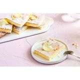Zutaten für einen Kuchen:  350 g    Butter, oder Margarine  350 g    Zucker  350 g    Mehl  6    Ei(er)  1    Zitrone(n), Saft davon  1 Pck.    Vanillinzucker  1 Pck.    Backpulver  1 Pck.    Zitronenschalenaroma     Für den Guss:  1    Zitrone(n), Saft davon  300 g    Puderzucker  Das ganze Rezept findet ihr hier.