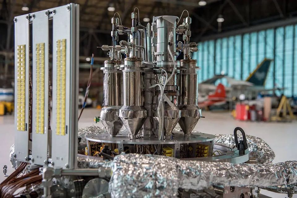 Das Kilopower Experiment in einem Hangar der NASA Das Kilopower Experiment in einem Hangar der NASA