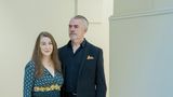 Rosa Loy und Neo Rauch stehen in einem Raum, 2024