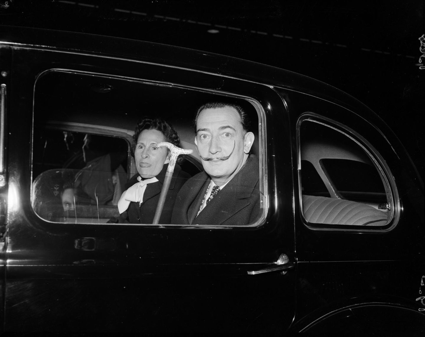Gala Éluard Dali und Salvador Dalí Dali und Gala in einem Auto