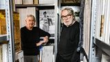 Ute und Werner Mahler in ihrem Archiv