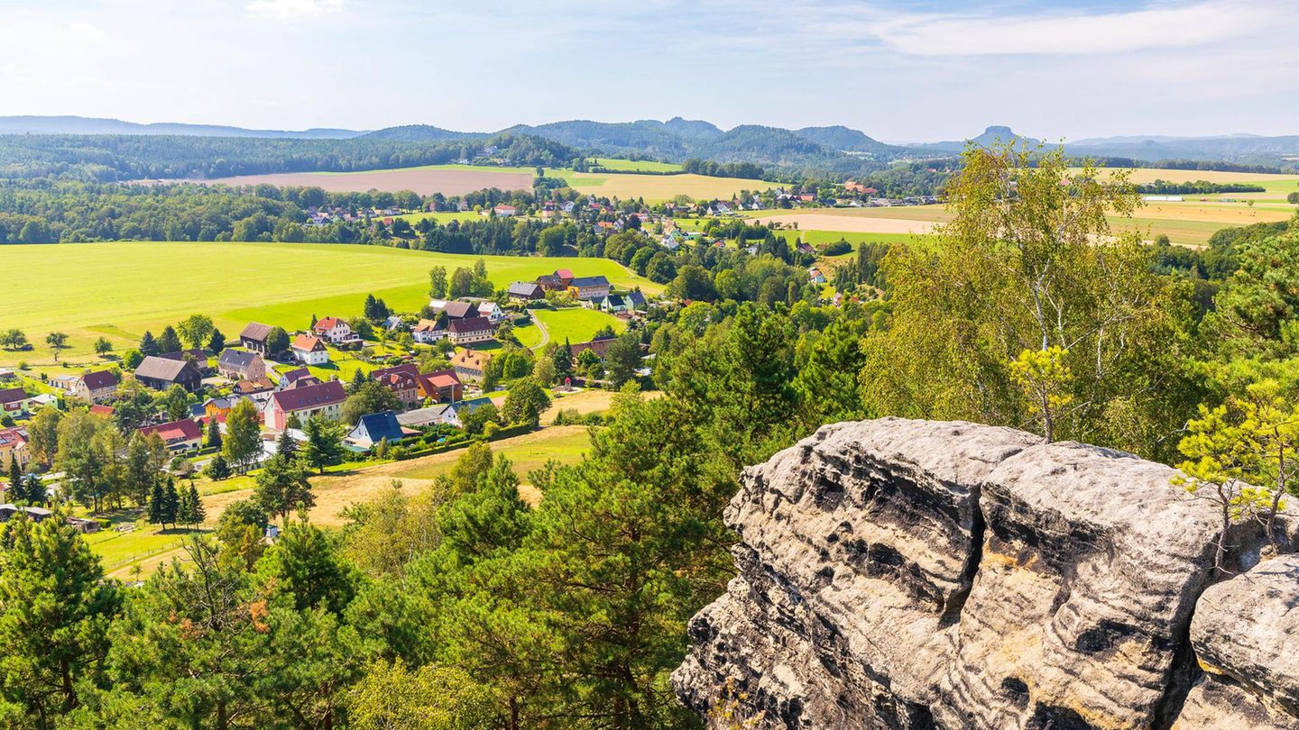 Auf der Kaiserkrone mit Rundumblick, Ortsansicht von Schöna und Reinhardtsdorf