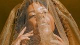 Goldene Göttin, biblische Ikonografie, Black Empowerment, Off-Moment macht das Bild erzählerischer, also die Sekunde, in der man das Gefühl hat, die Person wäre in Bewegung, würde tanzen, 