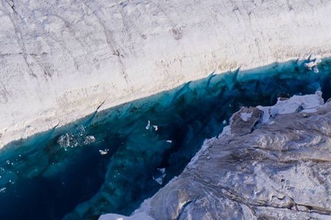 Luftaufnahme: Auf einem Gletscher in Grönland hat sich ein See gebildet