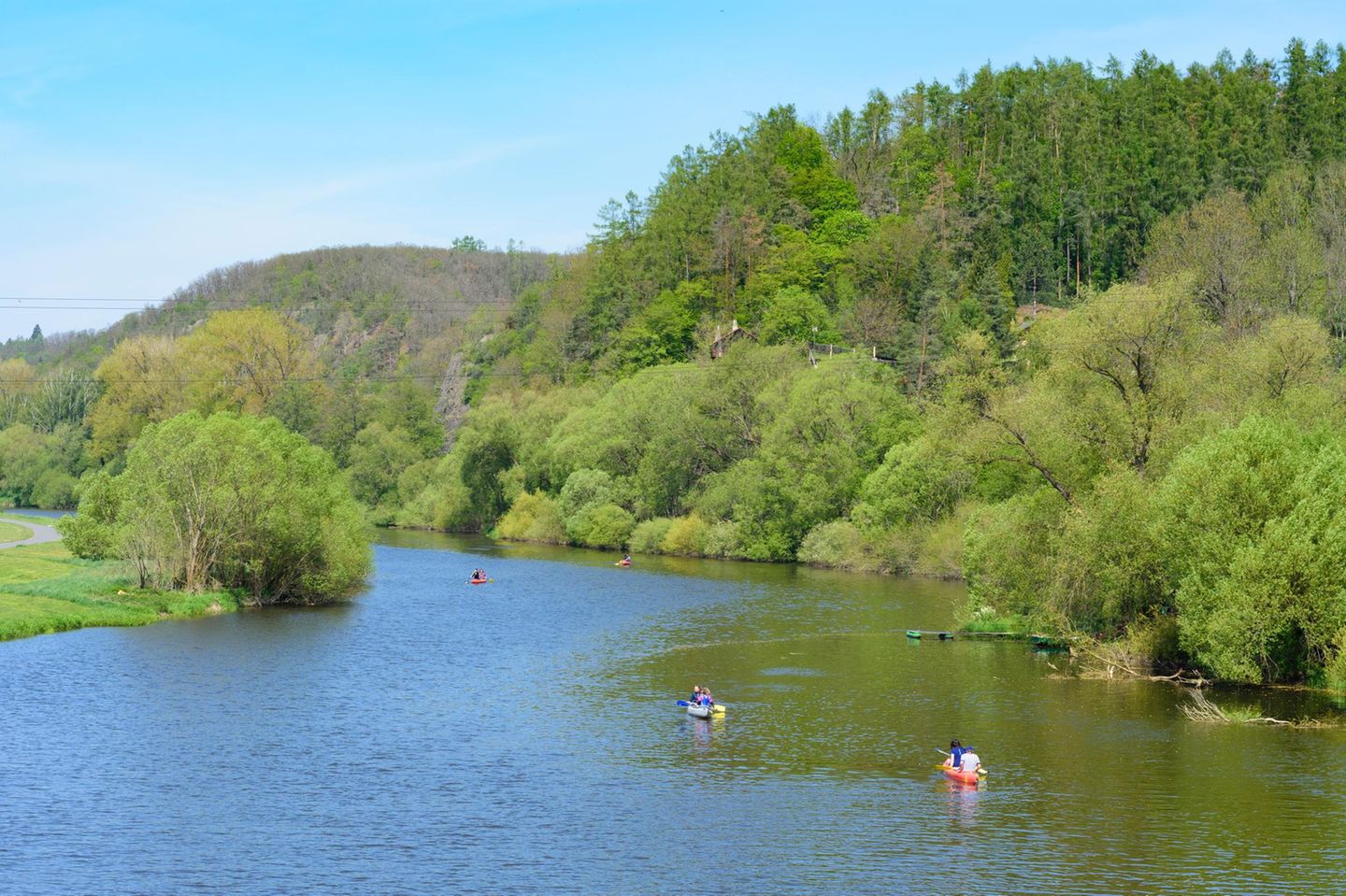 Paddelboote auf der Berounka