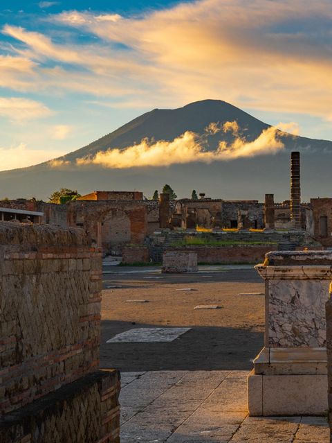 Der Vesuv und Pompeji im Vordergrund bei Abendstimmung
