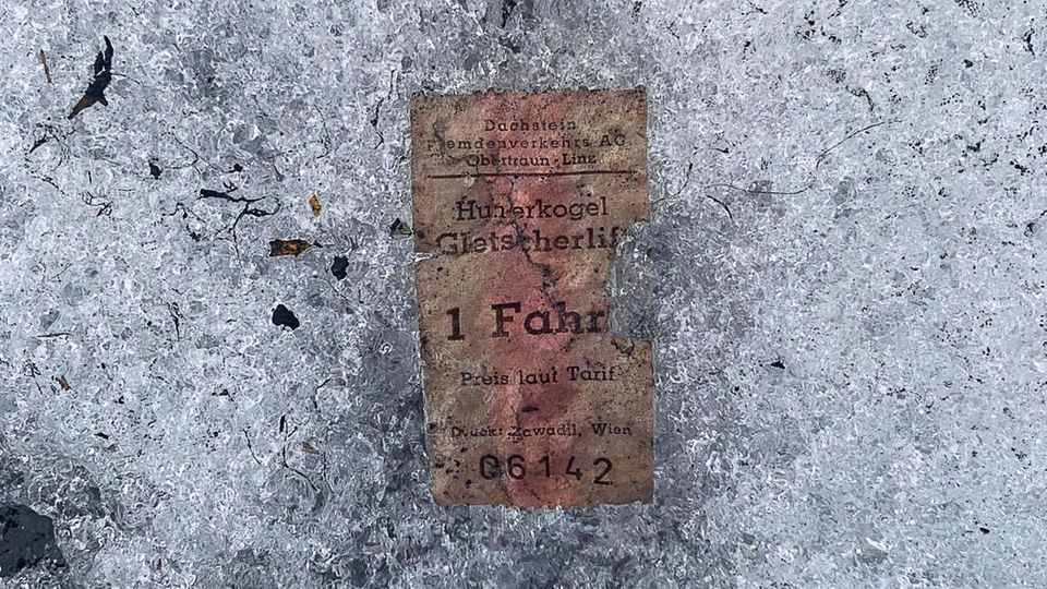 "1 Fahrt, Preis laut Tarif": Ein Lift-Ticket aus den 1970er Jahren, das im schmelzenden Eis wieder aufgetaucht ist