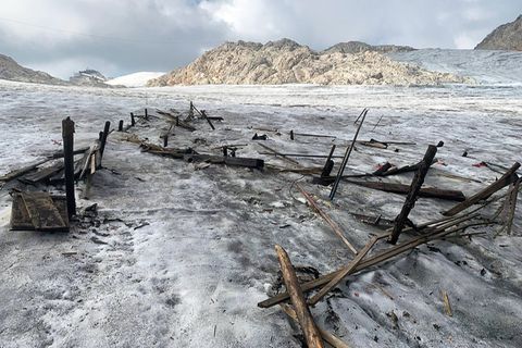 Vom Eise befreit: Reste eines Skilifts aus den 1970er-Jahren, der auf dem schmelzenden Hallstattgletscher aufgetaucht ist