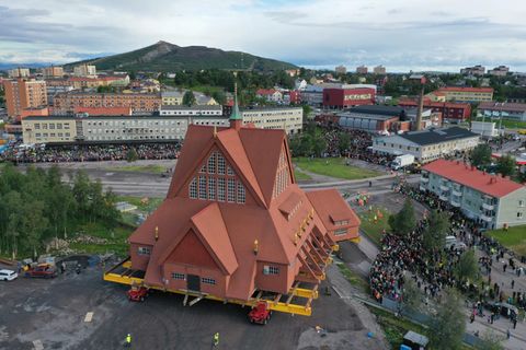 Holzkirche in Kiruna in Schweden zieht um