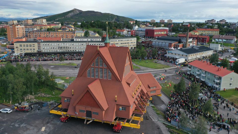 Holzkirche in Kiruna in Schweden zieht um
