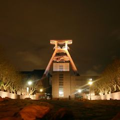 german shaft tower by night (Essener Zeche Zollverein)