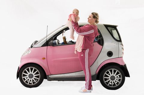 Rosaner Smart, davor Mutter mit Baby