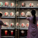 Vitrine mit verpacktem Tee