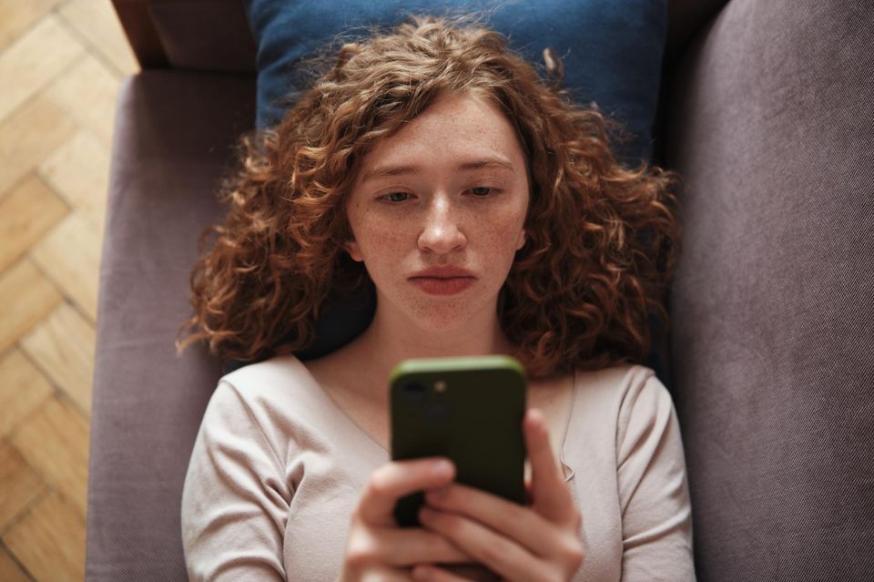 Augen: Warum Scrollen in Social Media schadet - [GEO]