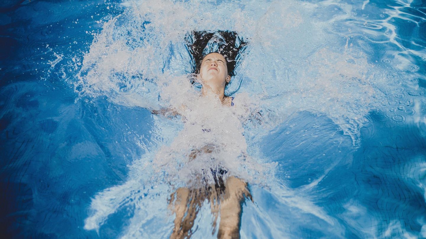 Abtauchen-Mein-Sommer-Moment-Warum-mich-Schwimmen-gl-cklich-macht-GEOplus