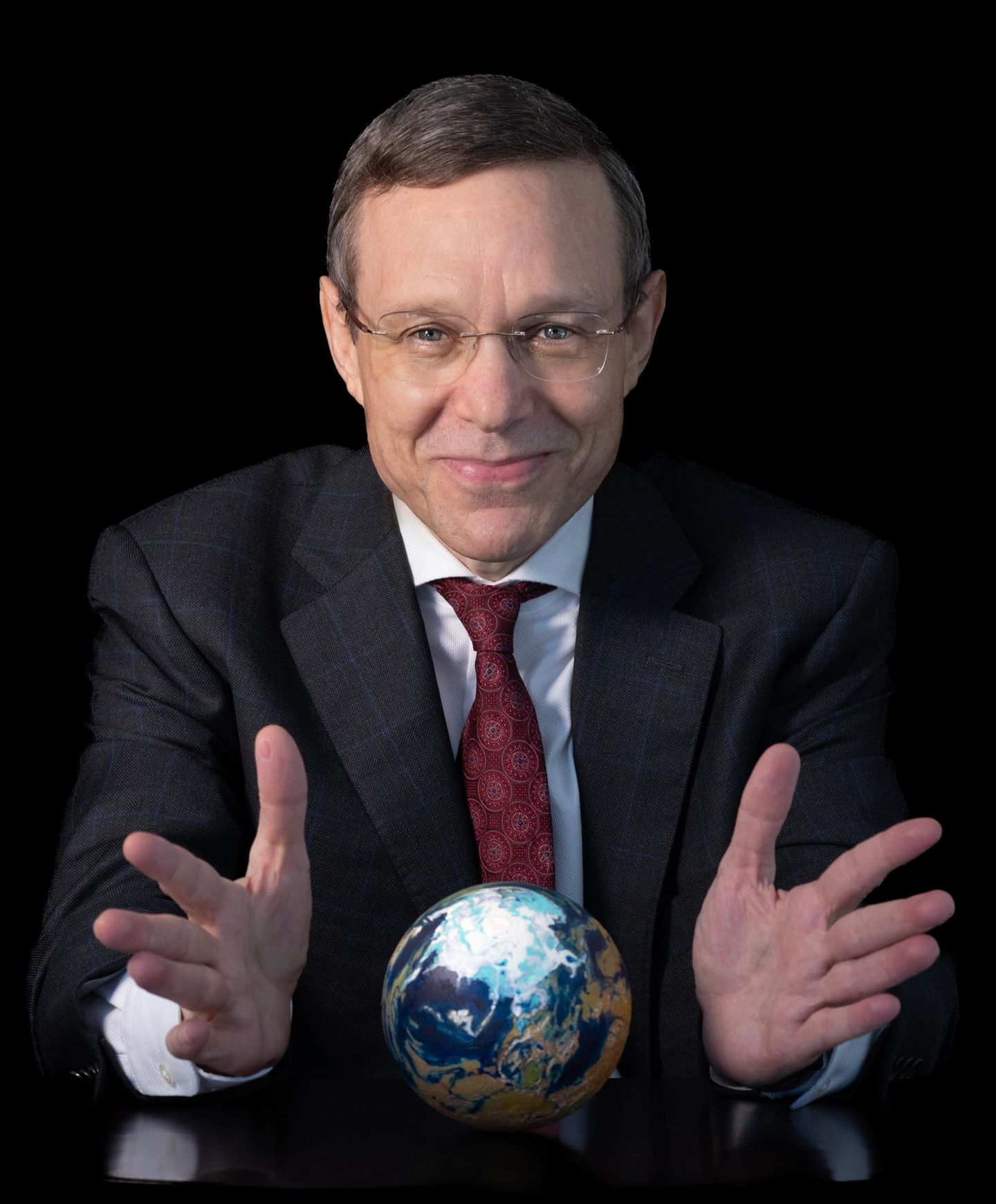 Beobachtet jemand von außen unsere Erde? Mit dieser These sorgt der Astrophysiker Avi Loeb abermals für Aufsehen