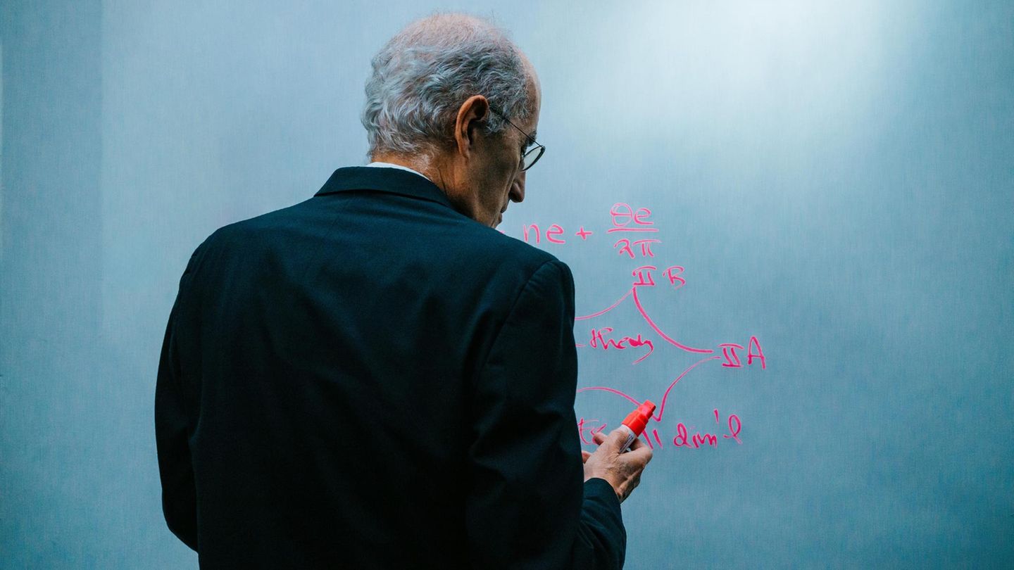 Edward Witten hat die Physik seit den 1980ern wie kaum ein anderer geprägt. Doch was die Stringtheorie über die Natur berichtet, ist selbst für ihn schwer zu akzeptieren