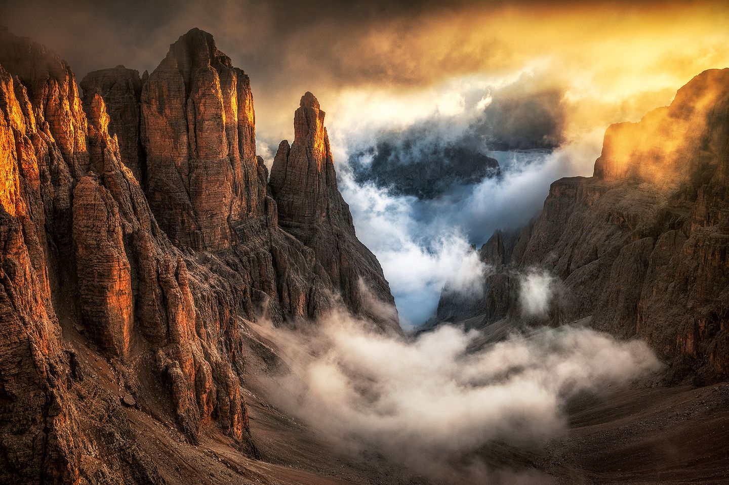 Dolomiten im Sonnenlicht