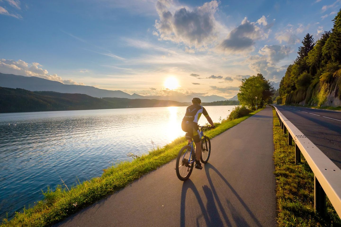 Radfahrer am Millstättersee in Kärnten