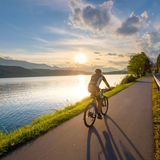 Radfahrer am Millstättersee in Kärnten