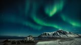 Nordlichter über dem Strand von Skagsanden auf den Lofoten