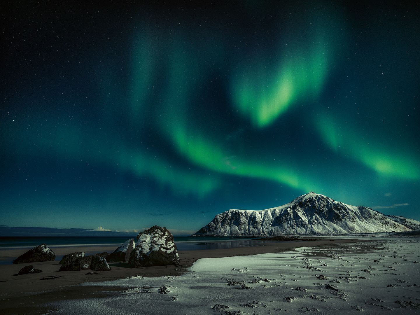 Skagsanden, Lofoten Nordlichter über dem Strand von Skagsanden auf den Lofoten
