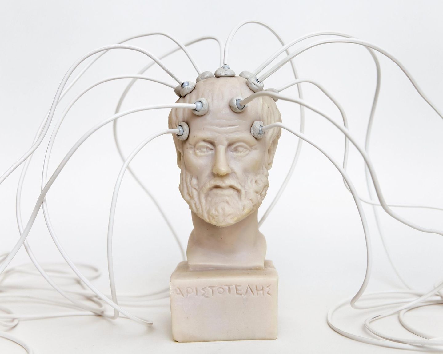 Künstliche Intelligenz entschlüsselt gedachte Sätze besser als alle Systeme davor. Kann sie bald all unsere Gedanken lesen?