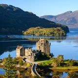 Eilean Donan Castle im Morgenlicht in Schottland