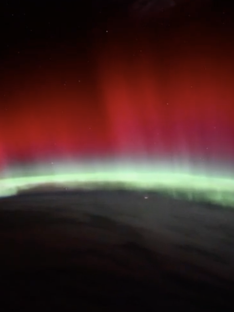 Bilder von der ISS: Seltene Aufnahmen: NASA-Astronaut filmt rote Polarlichter