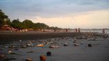 Müll am Strand von Bali