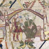 mittelalterliche Stickerei eines thronenden Königs, der in einem Gebäude mit zwei Männern spricht