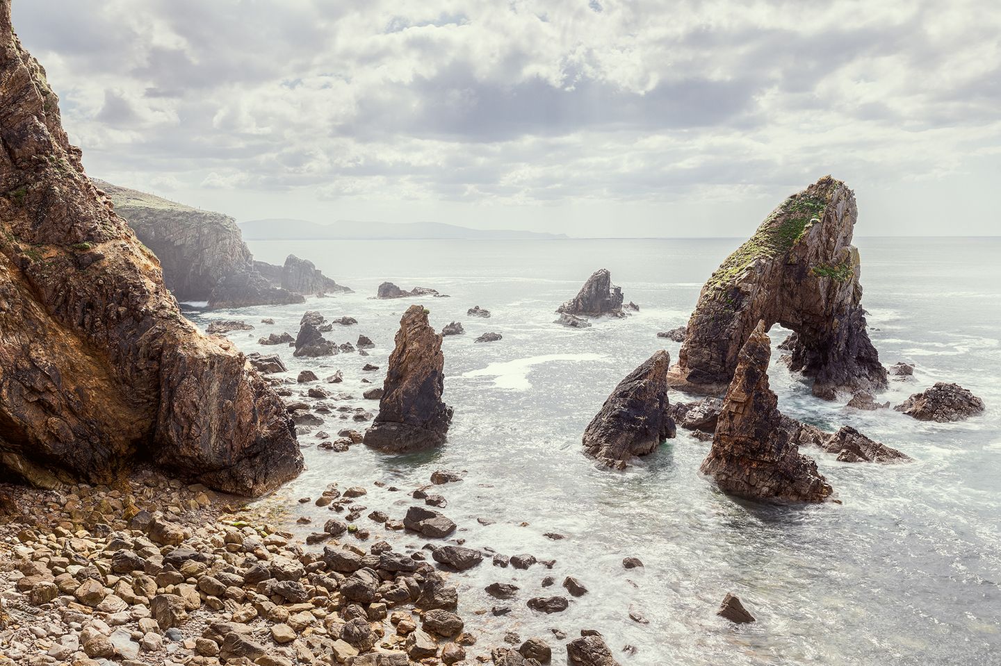 Felsenbogen "Brístí" in Irland