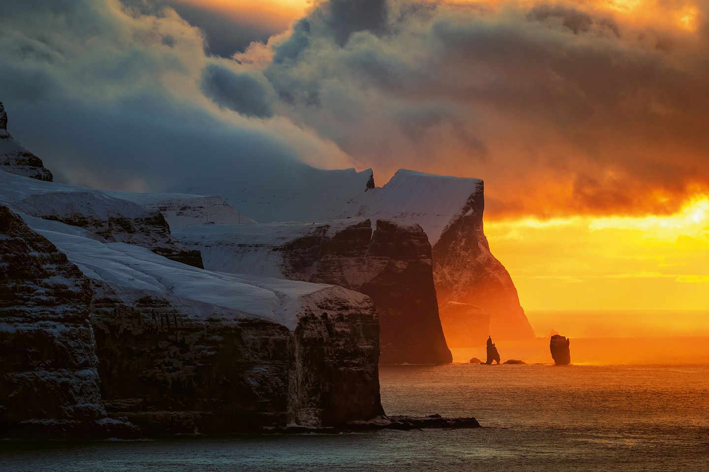 Balsaltsäulen "Risin og Kellingin"