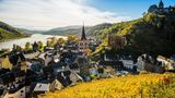 Vineyards and town, St. Peters Parish Church and church ruins of Werner Chapel and Stahleck Castle, Bacharach, Upper Middle Rhine Valley, UNESCO World Heritage Site, Rhine, Rhineland-Palatinate, Germany
