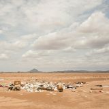 Abgeladener Müll in der Landschaft