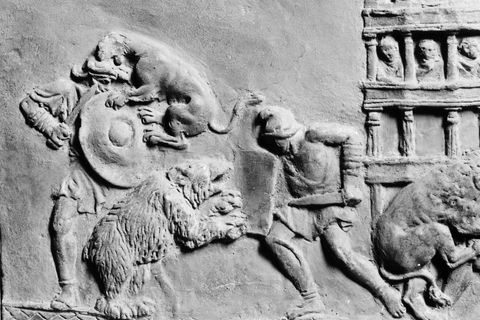 Gladiator kämpft gegen Löwe und Bär