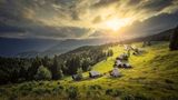 Tal mit Häusern in Slowenien