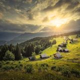 Tal mit Häusern in Slowenien