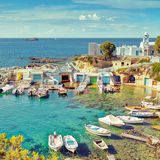 Blick auf eine Bucht der Insel Milos