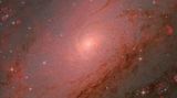 Weitang Liang, Qi Yang und Chuhong Yu gewannen mit ihrer Aufnahme nicht nur in der Kategorie "Galaxien", sondern auch den Gesamtwettbewerb. Ihr Foto zeigt den Kern der Andromedagalaxie in außergewöhnlicher Detailgenauigkeit, aufgenommen mit einem Teleskop mit langer Brennweite. Unter Ausnutzung der hervorragenden Sichtbedingungen im spanischen Nerpio konzentrierten sich die Fotografen darauf, die komplexe Struktur des zentralen Bereichs der Galaxie und die sie umgebende Sternpopulation sichtbar zu machen.