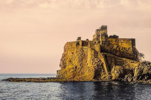 Burg von Aci Castello