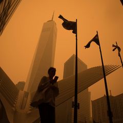 In New York färbt sich im Juni 2023 der Himmel orange. Der Grund sind Waldbrände im Hunderte Kilometer entfernten Kanada