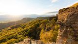 Weserbergland mit Felsen