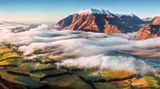 Wer solche Momente erleben will, muss früh aufstehen: Nahe der größten Stadt der neuseeländischen Südinsel, zwischen Pazifik und den überzuckerten Berggipfeln der Southern Alps, bahnen sich die ersten Sonnenstrahlen ihren Weg durch dichte Nebelschwaden. Von der quirligen Stadt aus sind die Südlichen Alpen in nur einer Fahrstunde zu erreichen