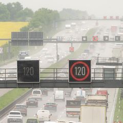 Tempolimit 120 auf einer Autobahn